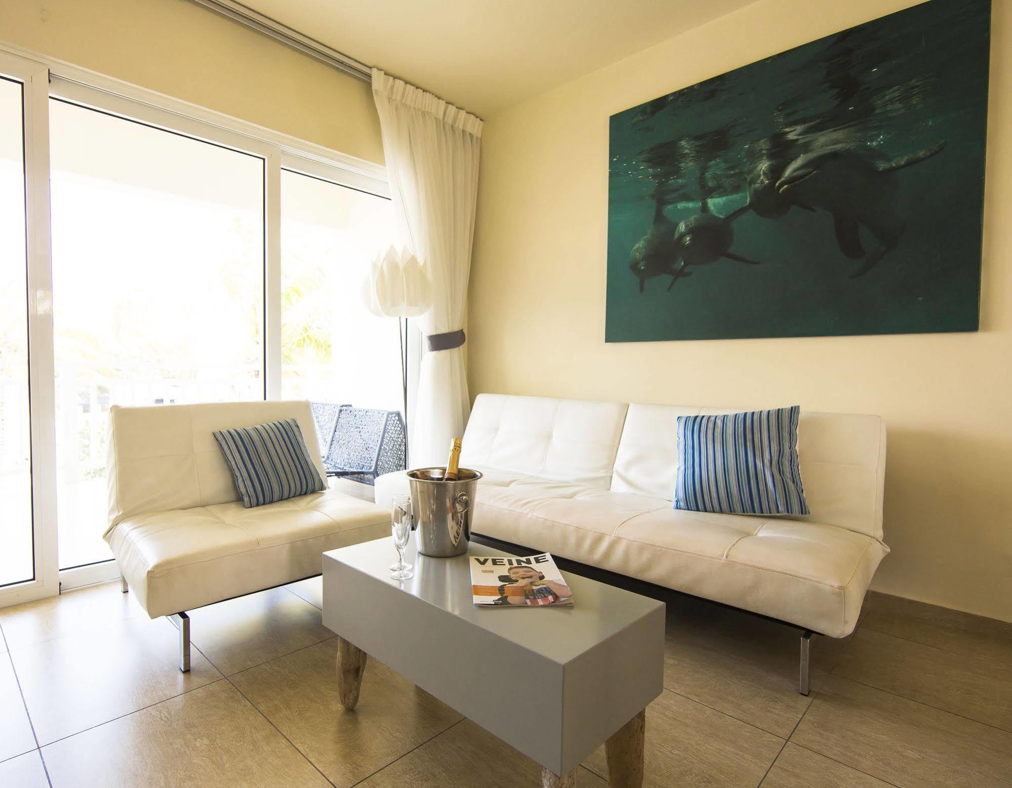 Dolphin Suites&Wellness Willemstad Exterior foto